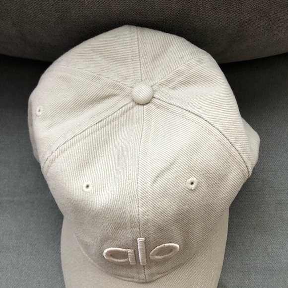 Alo Yoga Washed Off-Duty Cap Sand Dollar